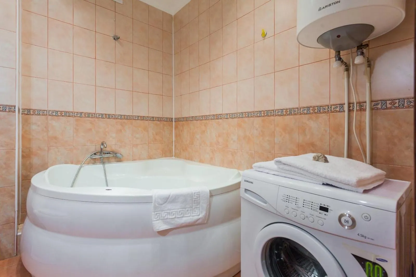 Navit Apartments With Breakfast,Near The Railway Station, The City Center, The Park Kiev